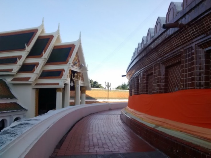 The circular path inside the wat directly beneath the stupa